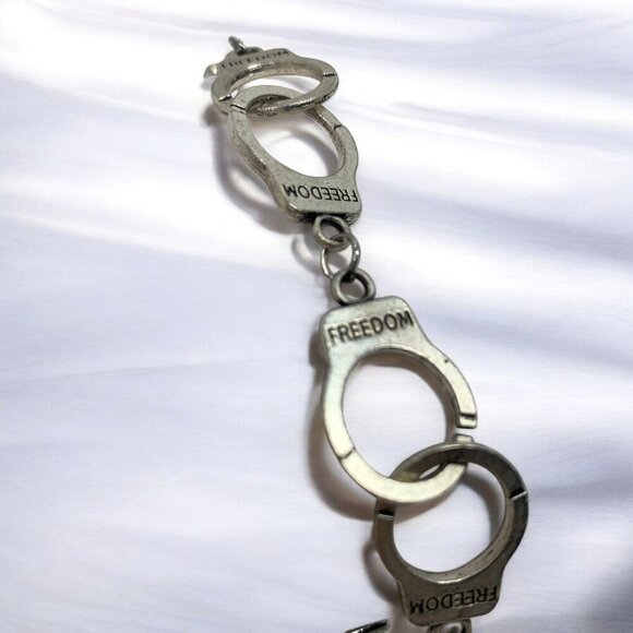 Silver Tone Handcuff Themed Freedom Charm Bracelet Toggle Clasp 8"L - Picture 3 of 4